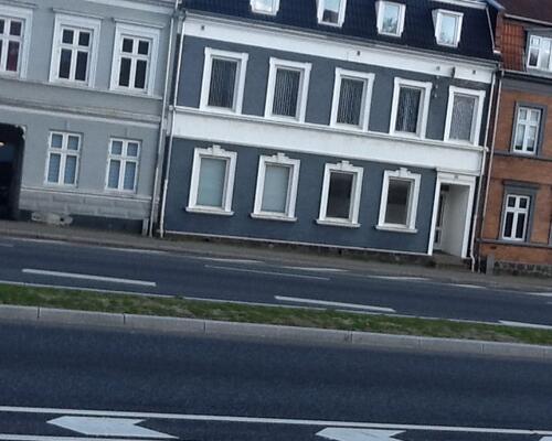 Pæn og regulær 3 værelses lejlighed