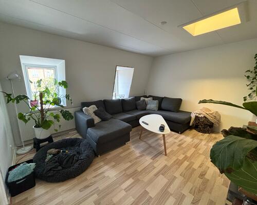 Pæn og regulær 3 værelses lejlighed