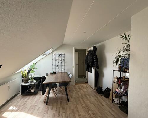 Pæn og regulær 3 værelses lejlighed