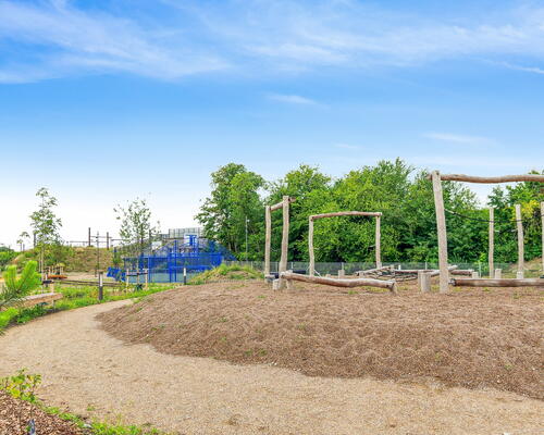 God 4-værelses lejlighed med altan, lyst køkken-alrum og alt i hårde hvidevarer - Ingen bindingsperiode!