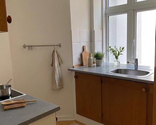 Lys og velindrettet lejlighed med bynær placering