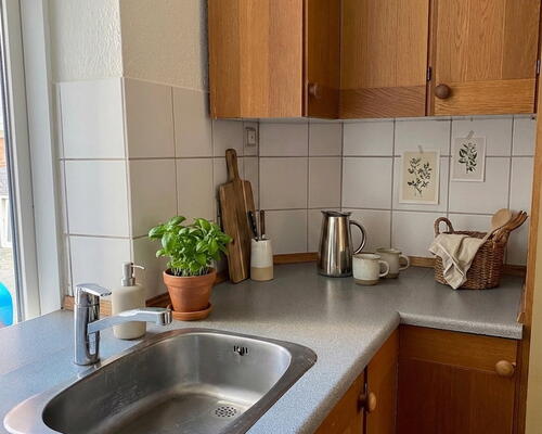 Lys og velindrettet lejlighed med bynær placering