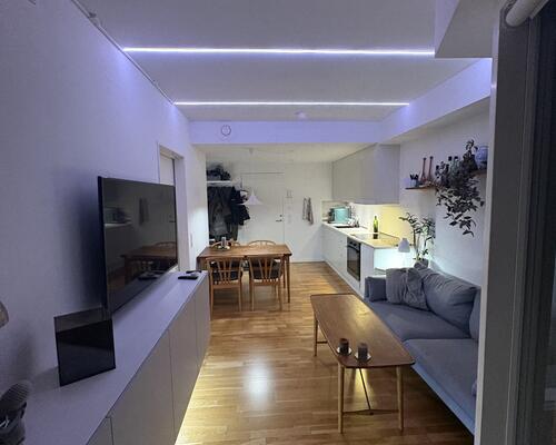 Skøn 2-værelses lejlighed med egen terrasse i attraktiv ejendom