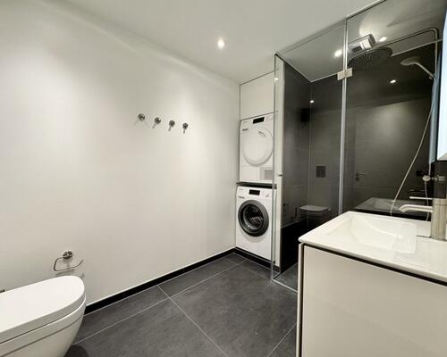 Moderne 2 værelses lejlighed med stor altan i Odense M