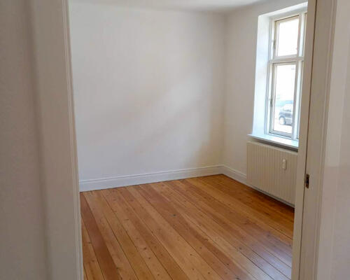 Hyggelig og nyrenoveret 3 værelses med adgang til have, Horsens