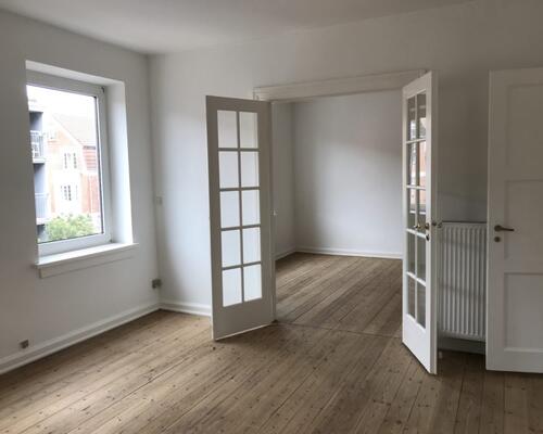 Lys og rummelig 3-værelses lejlighed på Tolderlundsvej 46 – 78 kvm