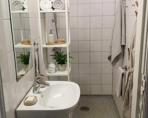 Lys 3-værelses på 78 m2 med trægulve, bykig og opvaskemaskine