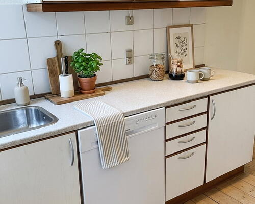 Lys 3-værelses på 78 m2 med trægulve, bykig og opvaskemaskine