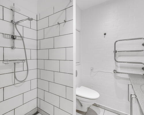 Lys 4-værelses på 89 m2 med altan, elevator og parkering