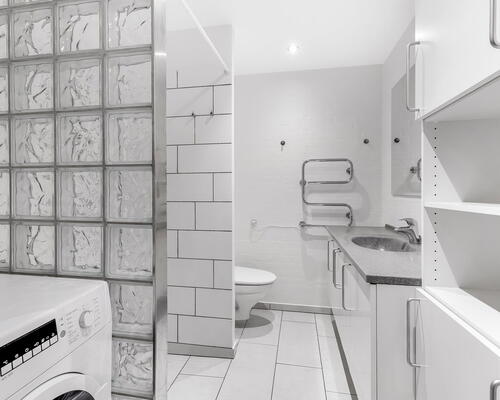 Lys 4-værelses på 89 m2 med altan, elevator og parkering