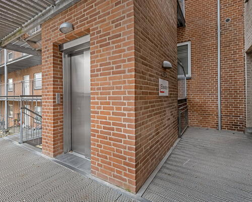 Lys 4-værelses på 89 m2 med altan, elevator og parkering