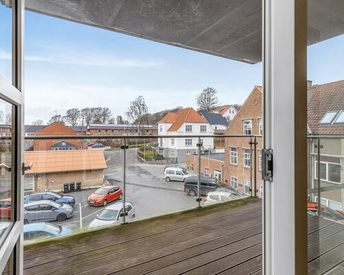 Lys 4-værelses på 89 m2 med altan, elevator og parkering