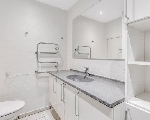 Lys 4-værelses på 89 m2 med altan, elevator og parkering