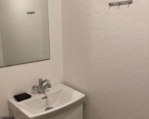 Skøn 1 værelses lejlighed med nyt køkken