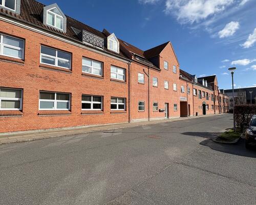 Totalrenoveret taglejlighed fra 2023 klar til nye lejere.