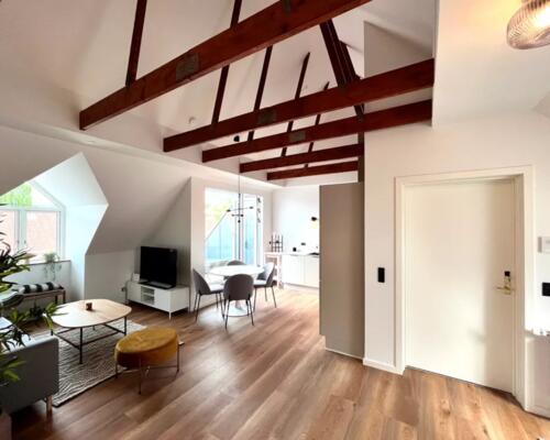 Totalrenoveret taglejlighed fra 2023 klar til nye lejere.