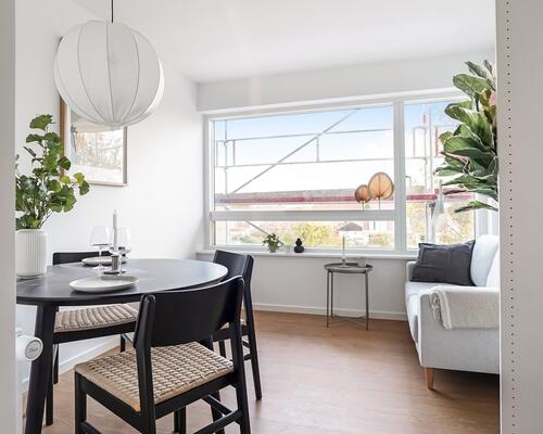 Nyopført moderne lejlighed i to plan