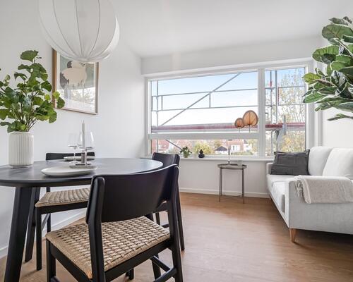 Nyopført moderne lejlighed i to plan