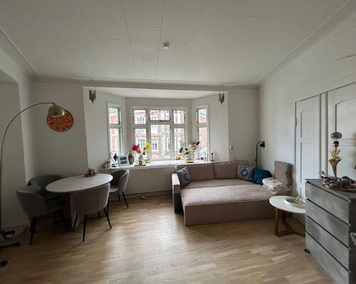Skøn nyere renoveret 4. værelses lejlighed