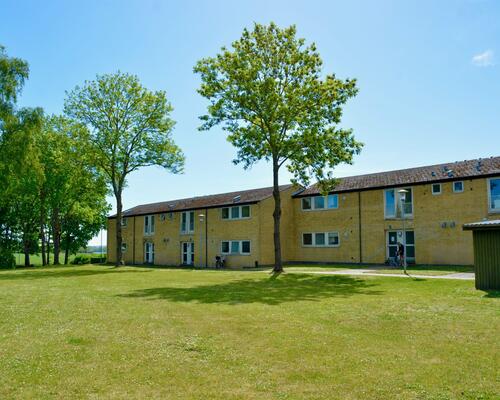 Lys 1-værelses lejlighed nær Bycentret og fjorden