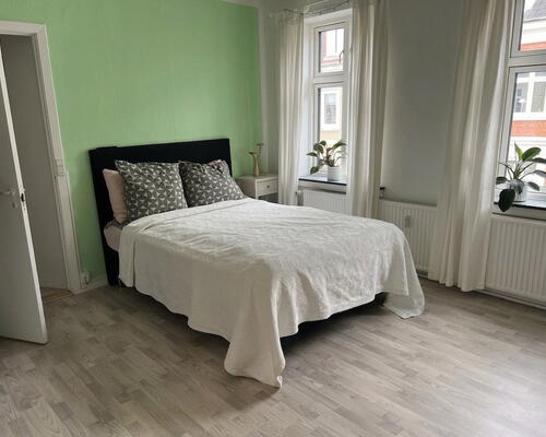 Stor og delevenlig 5-værelses på 130 m2