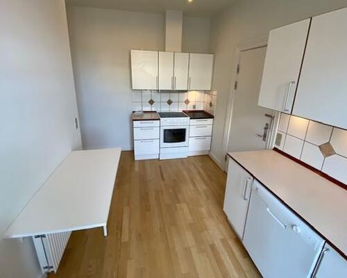 Stor, flot lejlighed beliggende i gågaden.