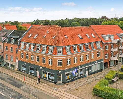 Attraktiv og nyrenoveret 4-værelses lejlighed på 92 m²