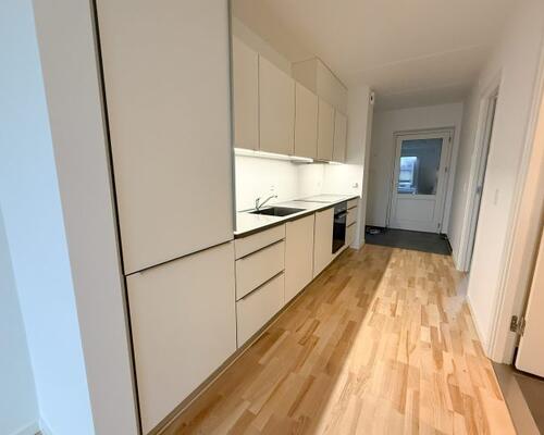 2-værelses lejlighed med egen altan og central beliggenhed