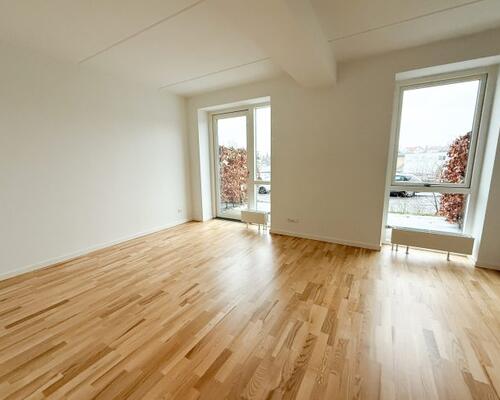 2-værelses lejlighed med egen altan og central beliggenhed