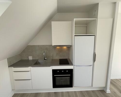 Nyrenoveret 2-værelses i 2 plan.