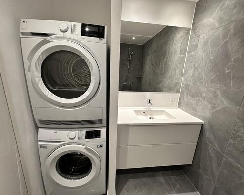 Skøn 3-værelses lejlighed med altan og udsigt