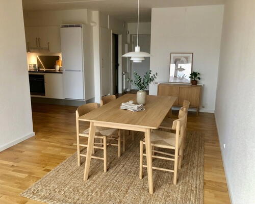 Lys 2 vær. på 69 m2 - elevator og parkering lige ved døren.