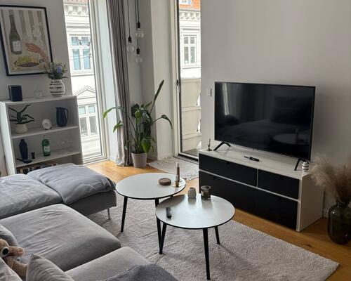 Unik 3-værelses med altan og adgang til stor tagterrasse – centralt beliggende