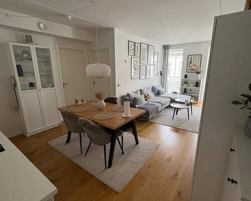 Unik 3-værelses med altan og adgang til stor tagterrasse – centralt beliggende