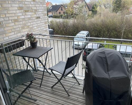 Delevenlig 3-værelses med altan i moderne ejendom