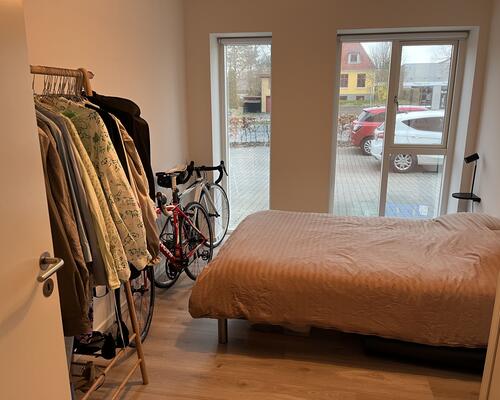 Delevenlig 3-værelses med altan i moderne ejendom