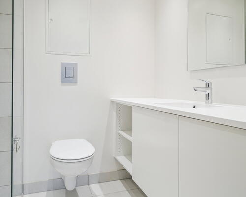 Dejlig 4-værelses bolig med god planløsning, egen altan, lyst materialevalg og gulvarme i hele hjemmet.