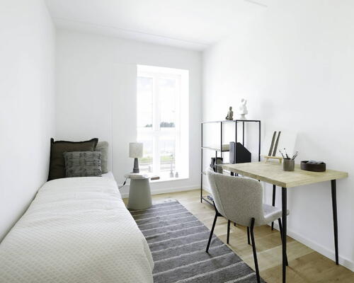 Dejlig 4-værelses bolig med god planløsning, egen altan, lyst materialevalg og gulvarme i hele hjemmet.