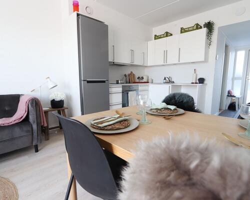 Dejlig lys 3-vær. lejlighed i stueplan med egen terrasse i populært område i Aarhus V.