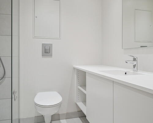 Rummelig og moderne 3-værelses lejlighed med god terrasse, gulvvarme i hele boligen og lyst køkken-alrum!