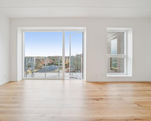 Flot 4-værelses bolig med alt i hårde hvidevarer, gulvarme i hele boligen og egen terrasse - Ingen bindingsperiode!