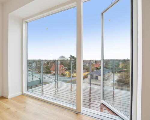 Flot 4-værelses bolig med alt i hårde hvidevarer, gulvarme i hele boligen og egen terrasse - Ingen bindingsperiode!