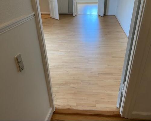 Stor, flot lejlighed beliggende i gågaden.