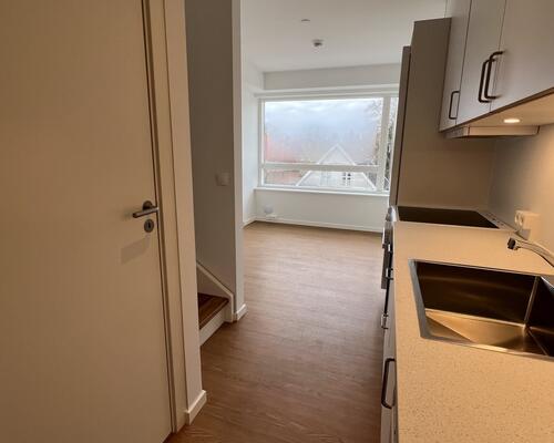 Nyopført moderne 3. vær. lejlighed i to plan.