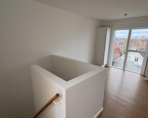 Nyopført moderne 3. vær. lejlighed i to plan.