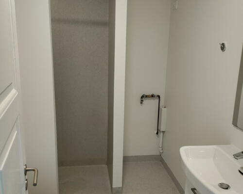 Lys og delevenlig 4-værelses på 125 m2 med karnap og opvaskemaskine