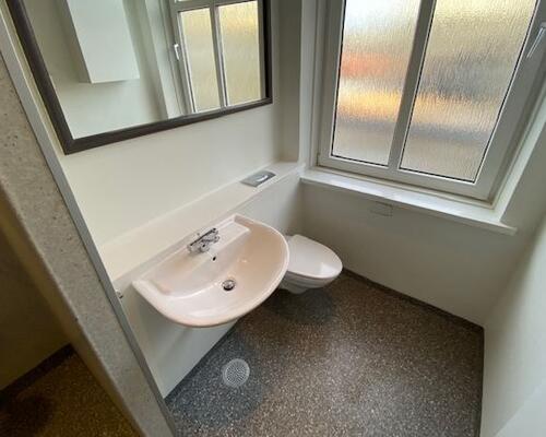 Stor, flot lejlighed beliggende i gågaden.