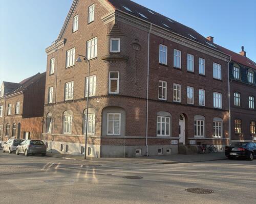 Flot 2. værelses lejlighed med egen terrasse og udsigt over Fredericia havn.