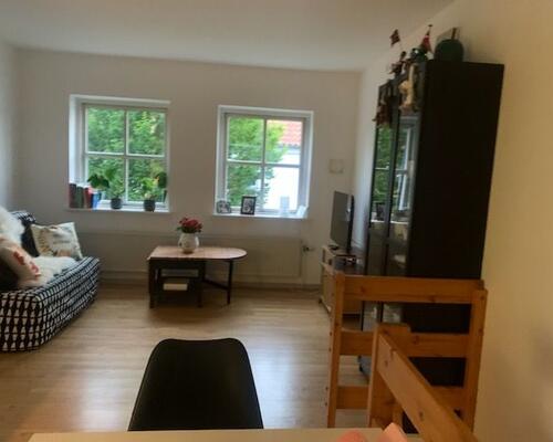 Nyrenoveret 2-værelses i 2 plan.