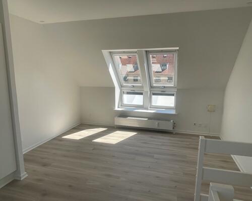 Nyrenoveret 2-værelses i 2 plan.